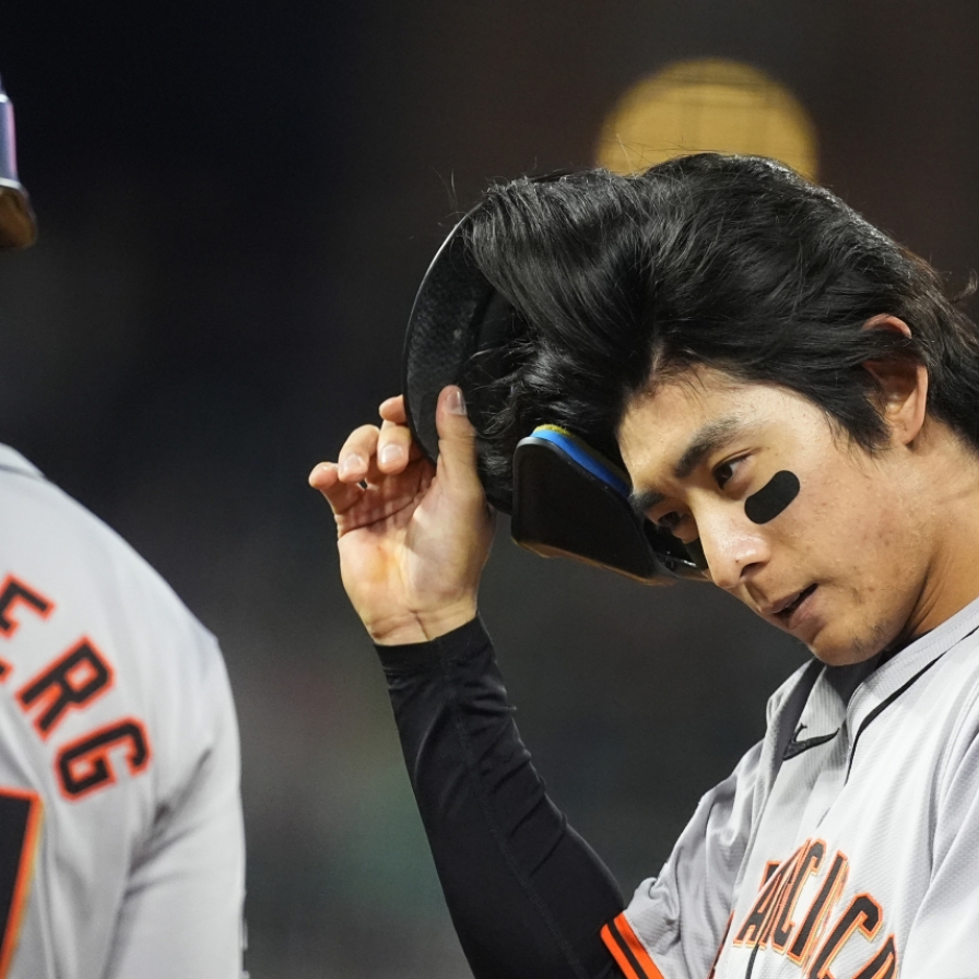 Giants' Lee Jung-hoo lands on injured list with dislocated shoulder