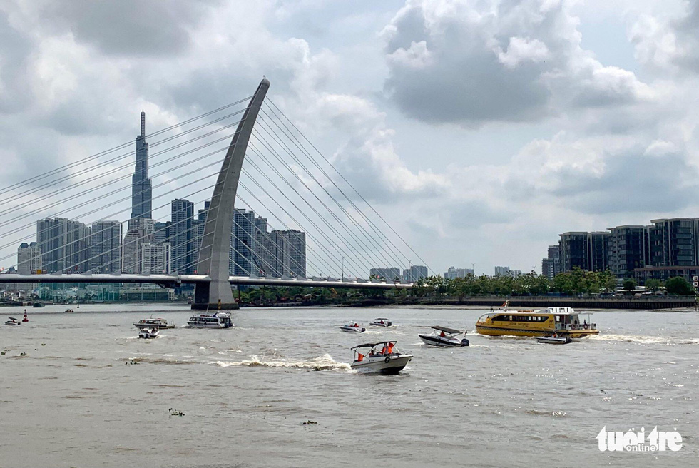 This image shows the cables connected to the tower of the cable-stayed Thu Thiem 2 Bridge in Ho Chi Minh City. Photo: Quang Dinh / Tuoi Tre