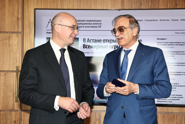 Polad Bulbuloglu honored with Friend of Media commemorative medal