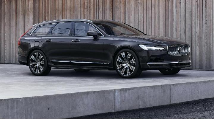 Volvo menghadirkan facelift dari S90 dan V90. Sumber: carscoops.com