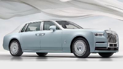 Rolls-Royce kembali menghadirkan kejutan dengan merilis Phantom Scintilla di Monterey Car Week tahun ini. Sebagai bagian dari ulang tahun ke-120 merek tersebut, Phantom ini memberi penghormatan kepada Spirit of Ecstasy yang telah menjadi simbol abadi kemewahan Rolls-Royce dan muncul di berbagai mobil mulai dari Cullinan hingga Ghost. FOTO/.rolls-roycemotorcars.com