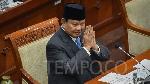 Menteri Pertahanan yang juga Presiden terpilih Prabowo Subianto saat mengikuti rapat kerja dengan Komisi I DPR RI di Kompleks Parlemen, Senayan, Jakarta, Rabu, 25 September 2024. Prabowo Subianto menghadiri rapat terakhir sebagai Menteri Pertahanan dengan Komisi III DPR RI periode 2019-2024 yang beragendakan pengambilan persetujuan terhadap 5 RUU kerjasama bidang Pertahanan. TEMPO/M Taufan Rengganis