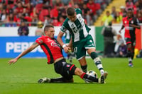 En lo que va del presente torneo, el juvenil artillero ya jugó con el primer equipo de los Guerreros, en la derrota frente al Atlas. (EFE)