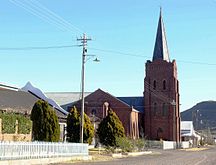 Die NG gemeente Steynsburg is drie jaar jonger as die Gereformeerde kerk. Die hoeksteen van dié gebou is in 1910 gelê.