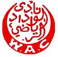 الوداد كان من أوائل الأندية المغربية التي كان شعارها يحتوي على الهلال الذي يرمز للإسلام. وكذلك أول نادي مغربي يضع العلم المغربي على قميصه.