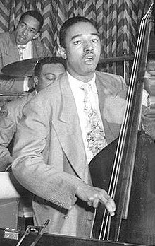 Ray Brown tocando