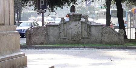 Escudo de la 2ª República en la Plaza del Ayuntamiento.