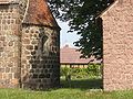 de: Der Kirchturm wurde 1962 durch einen freistehenden Glockenständer ersetzt