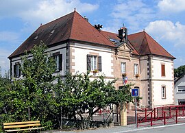 The town hall in Champey