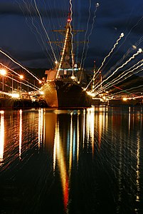 USS Russell, Holiday lights