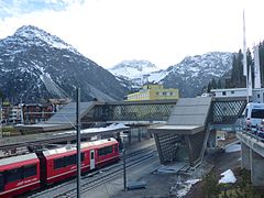 Bahnhof Arosa Fussgängerüberführung.jpg