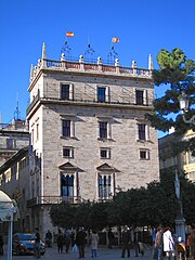 Torrassa antiga des de la Plaça de la Mare de Déu