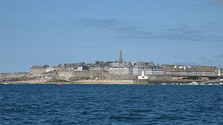 Saint-Malo vu de la mer.