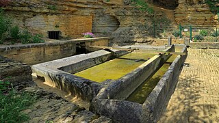 La fontaine-lavoir.