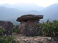 Un dolmen erigido por el pueblo neolítico en Marayur, India