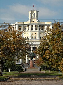 Суворовская площадь. Памятник Суворову и Театр Российской армии