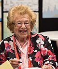 La terapeuta sexual estadounidense Ruth Westheimer