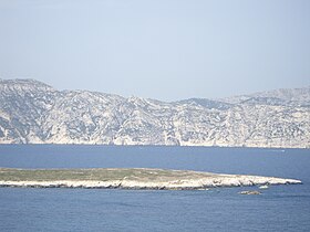 L'île vue depuis l'île de Riou.