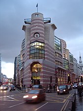 James Stirling, No 1 Poultry, Londres, 1997