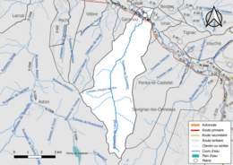 Carte en couleur présentant le réseau hydrographique de la commune