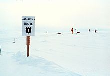 Panneau routier en Antarctique.