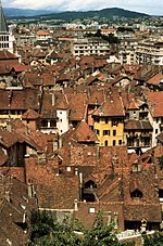 Vue des toits de la vieille-ville d'Annecy.