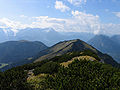 Der Hohe Fricken vom Bischof, im Hintergrund die Zugspitze