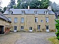 Domaine de Kerlivio : la façade du vieux château (restauré en 2006).