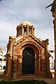 Arc peraltat al panteó de la familia Font-Montaner (Canet de Mar- Maresme), del 1912, de Lluís Domènech i Montaner