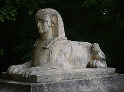 Sphinx à l'entrée du château.