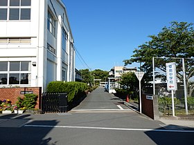 豊橋市立章南中学校校門