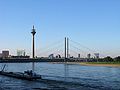 Die Rheinkniebrücke ist prägend für die Düsseldorfer Skyline