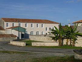 The town hall in Bresdon