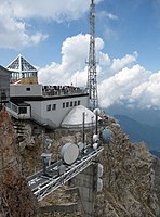 Meteorologisch station en zendmast