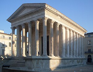 thumbLado ueste de la Maison Carrée.