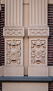 Nieuwe Markt 7, Kampen Ornaments in wall of former school (part of Stadsgehoorzaal) Nieuwe Markt 7.