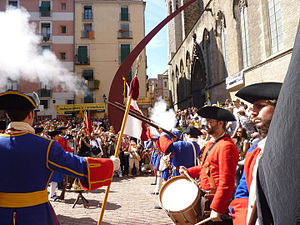 11/09: Salves d'honor dels Miquelets als caiguts en el Fossar de les Moreres