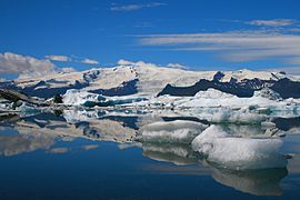 The volcano behind Jökulsárlón