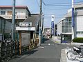 駅名看板更新前の東口（2008年9月）