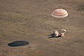 Atterrissage du Soyouz TMA-20 dans une zone désertique proche de Djezkazgan, au Kazakhstan.