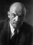 Vladímir Ilich Lenin (URSS), político, revolucionario, teórico político, filósofo y líder comunista ruso, líder de la facción bolchevique del Partido Obrero Socialdemócrata Ruso (POSDR), fundador y líder del Partido Comunista de la Unión Soviética.