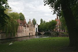 Entrée du béguinage avec le pont Wijngaard.