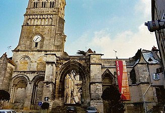 Façade Ouest de l'église romane.