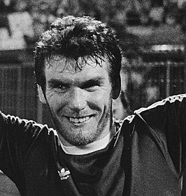 Peter Withe viert de winst van de Europacup I / UEFA Champions League met Aston Villa, 1982