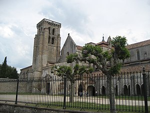 La iglesia vista desde el compás de afuera.