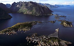 Reine, Lofoten, a Reinebringen tetejéről (2003 júniusában)