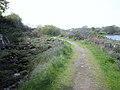 Le GR 34 au milieu des blocs de granite abandonnés entre Keréarnin et Kerglonou (rive gauche de l'Aber Ildut).