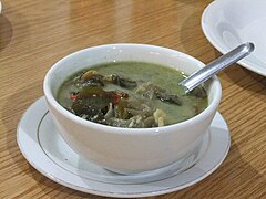 Sayur lodeh, sayuran rebus dalam santan.