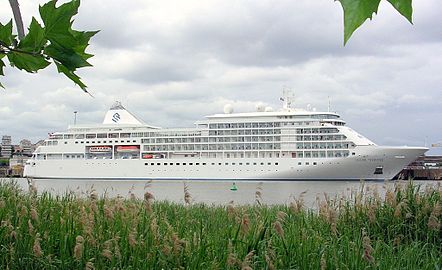 Le MV Silver Whisper en escale au quai Wilson, vu de Trentemoult.