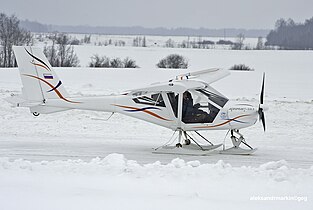 Venäjälle rekisteröity Aeroprakt A-22 suksilla.